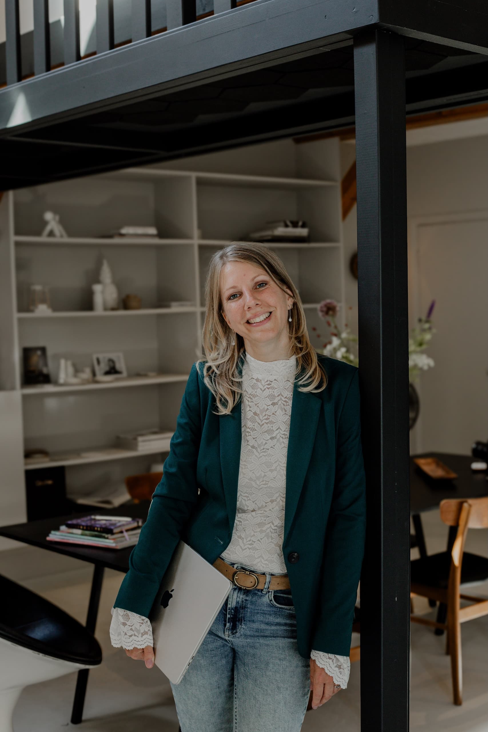 Mirjam-Bureau-Essenzie-183kl
